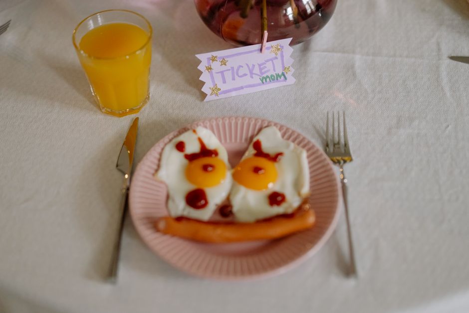 Breakfast Party with a throwback theme — entertainment · Party Ideas