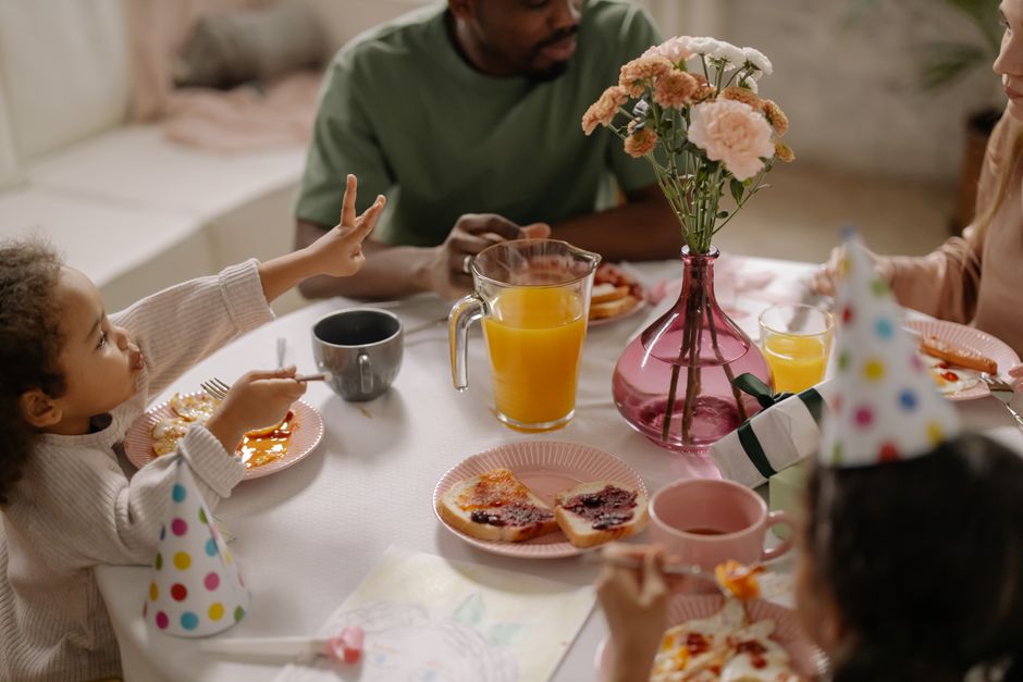 Breakfast Party around a music round — entertainment · Party Ideas