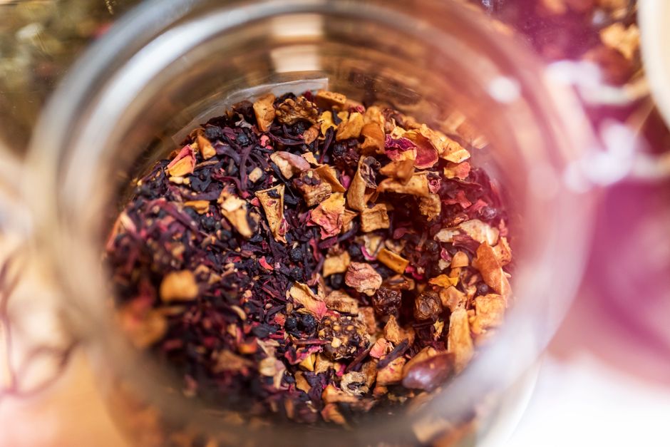 Custom Tea Blend Jar for set thoughtful gifting — diy-creativity · DIY Gifts