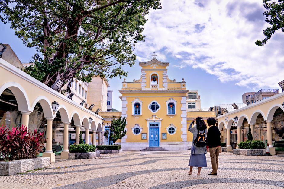 Audio Walking Tour for a photo-focused outing — travel · Solo Travel