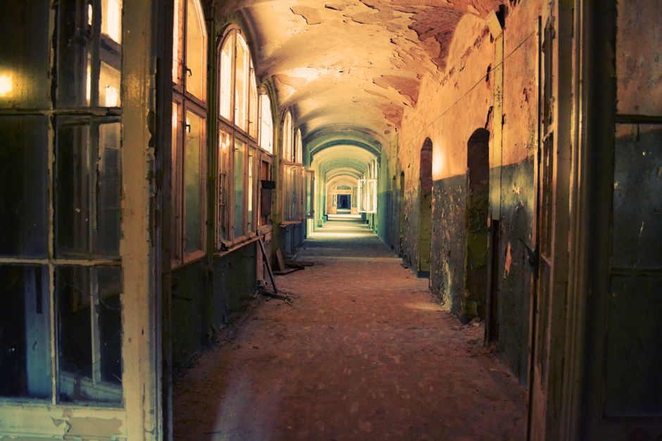 Haunted Hallway with a simple hosting timeline — celebrations · Halloween