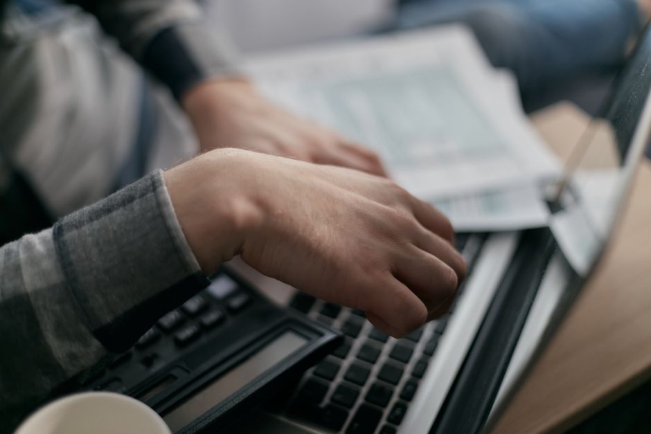 Invoice Maker with a compact gadget setup — smart-life · Online Tools