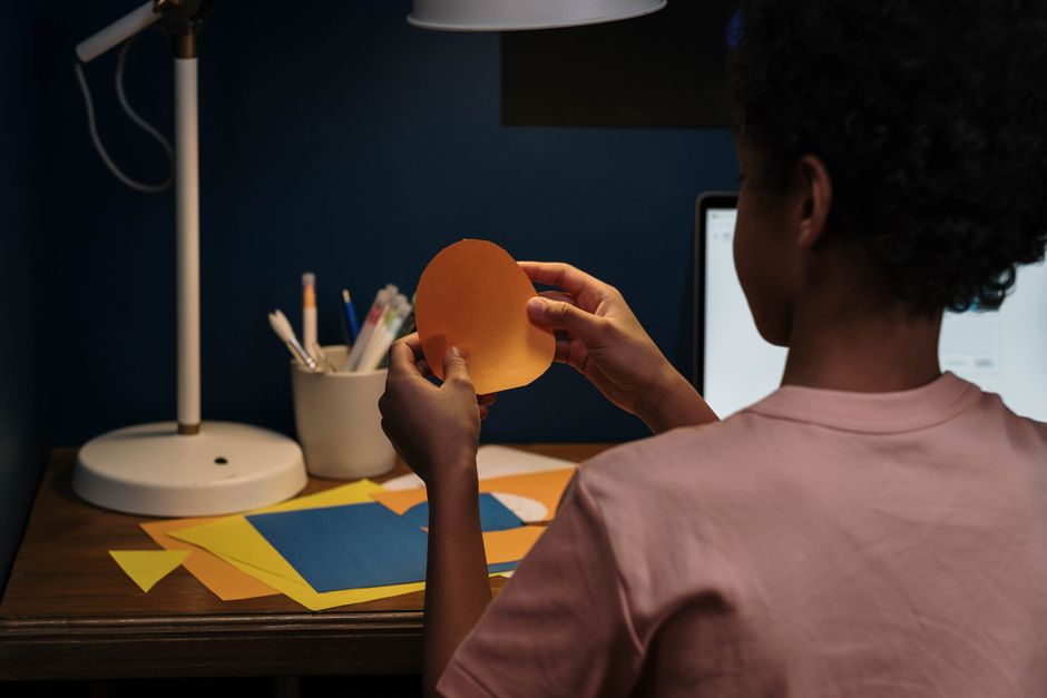Cut-Paper Portrait for a rainy afternoon — diy-creativity · Paper Crafts