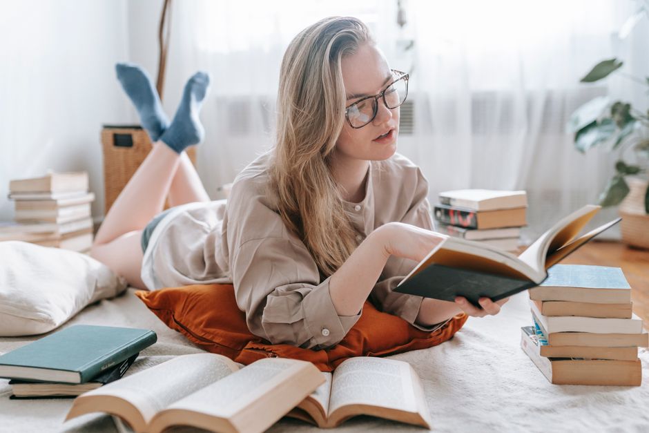 Bookish Brainteaser around a quick team challenge — entertainment · Trivia