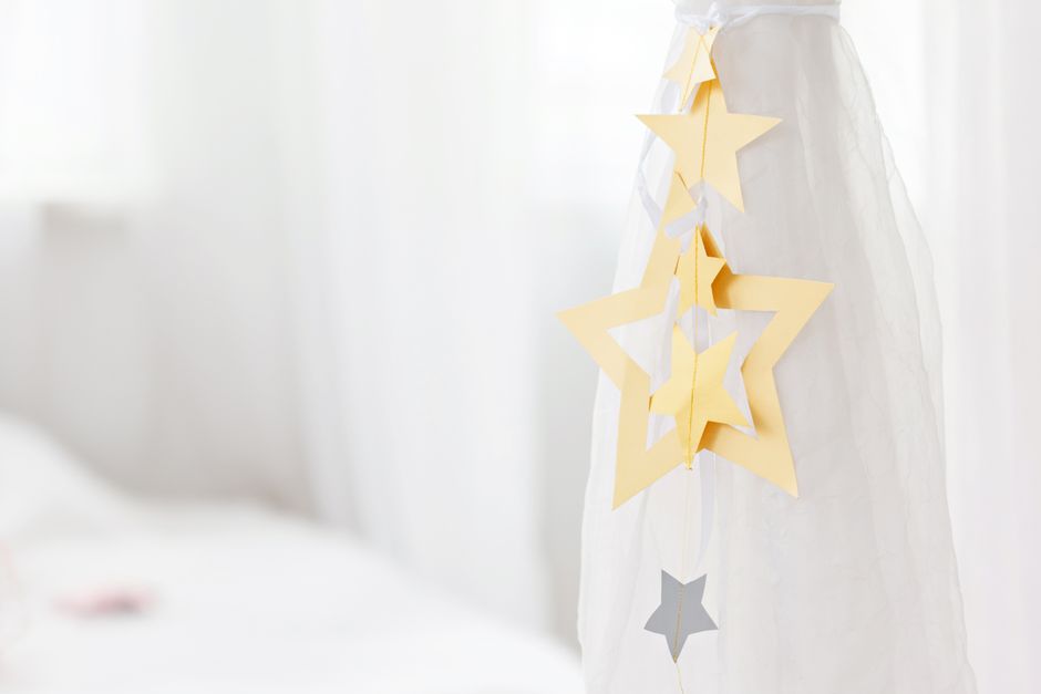Paper Chain Backdrop with a bold geometric pattern — diy-creativity · Paper Crafts