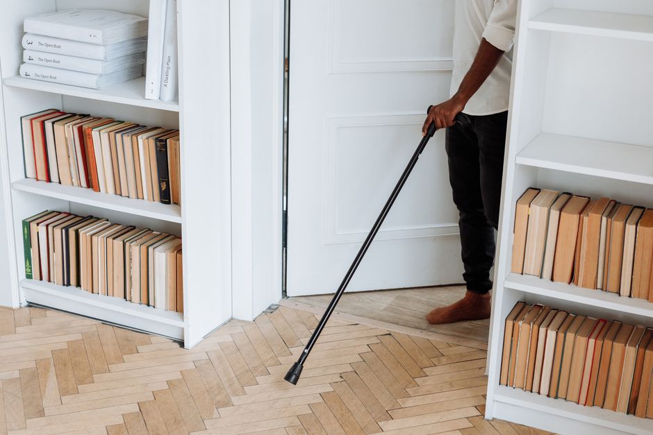 Tension-Rod Shelf for making cleaning faster — home · Home Hacks