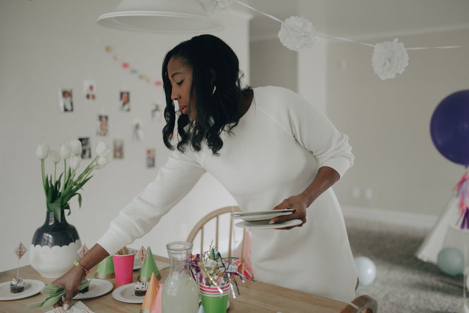 Color-Themed Gathering around a homemade prize — entertainment · Party Ideas