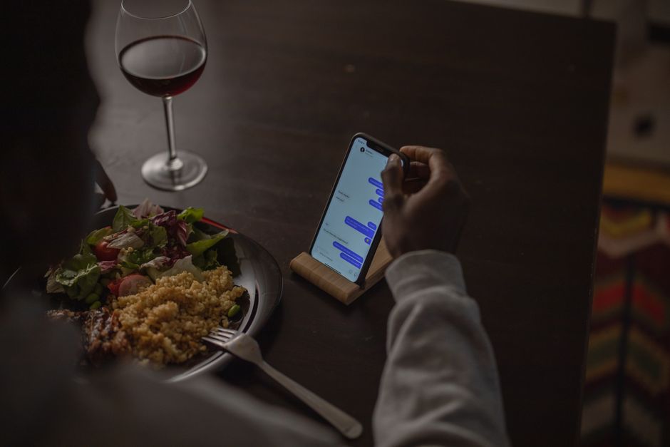Phone-Free Dinner for a fresh weekly reset — lifestyle · Relationships