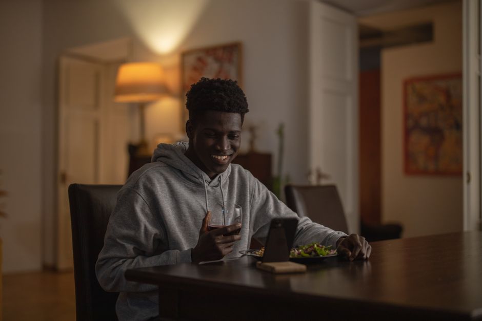 Phone-Free Dinner when you need a change of scene — lifestyle · Relationships