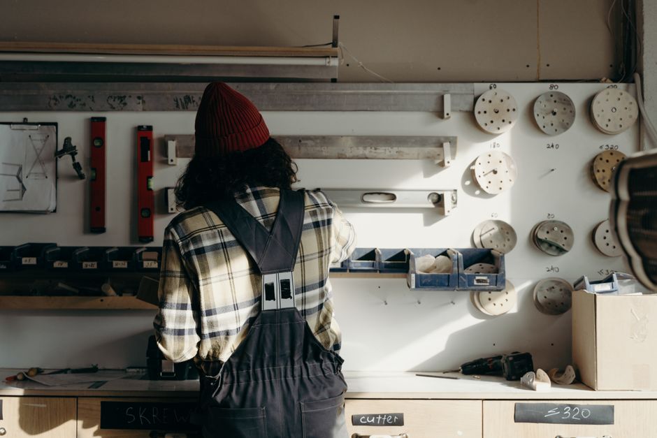 Door-Back Organizer for freeing up closet space — home · Home Hacks