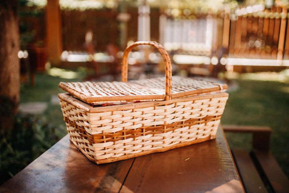 Sunrise walk picnic basket