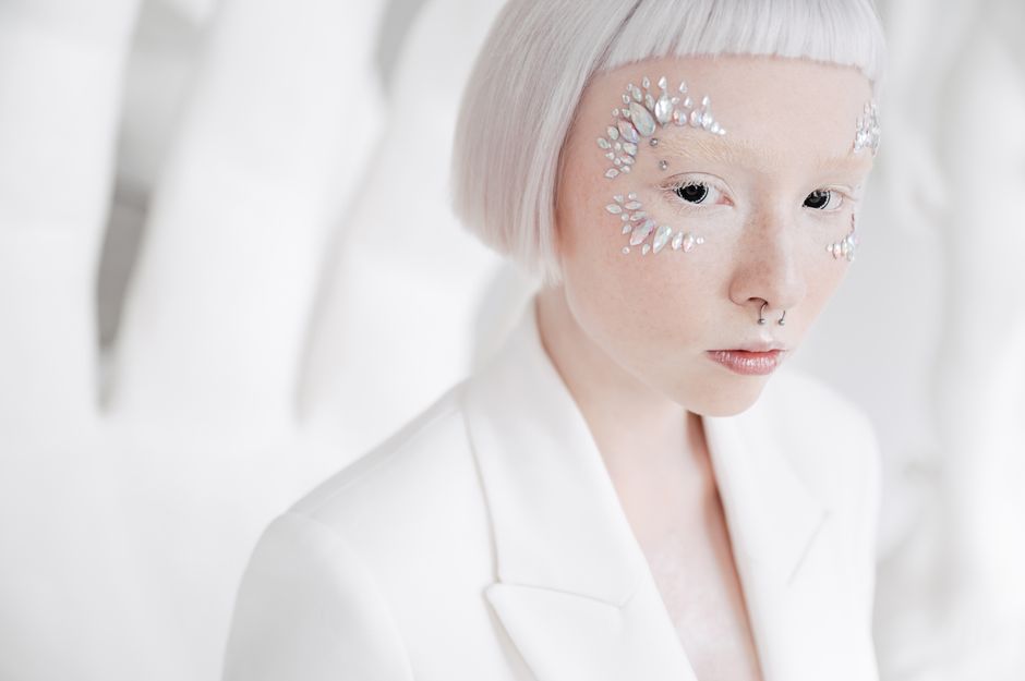 Monochrome Makeup for a rainy afternoon — lifestyle · Beauty