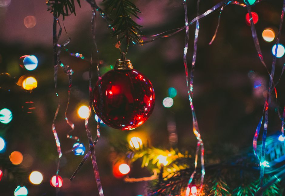 Holiday Trivia Night for a group that likes variety — entertainment · Trivia