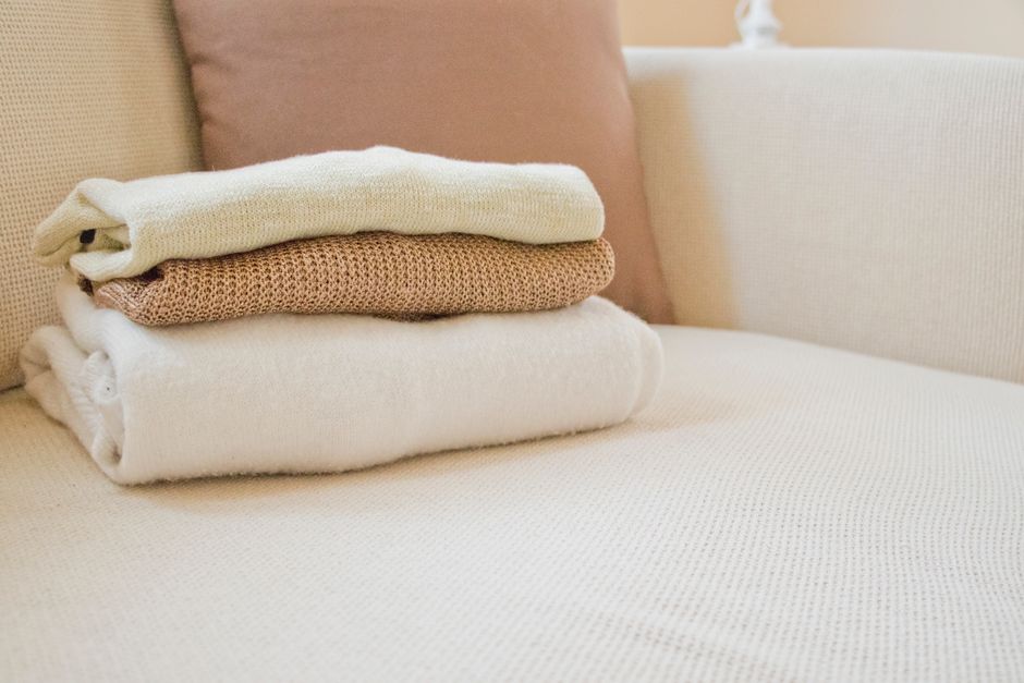 Sweater Cushion using air-dry clay — diy-creativity · Upcycling