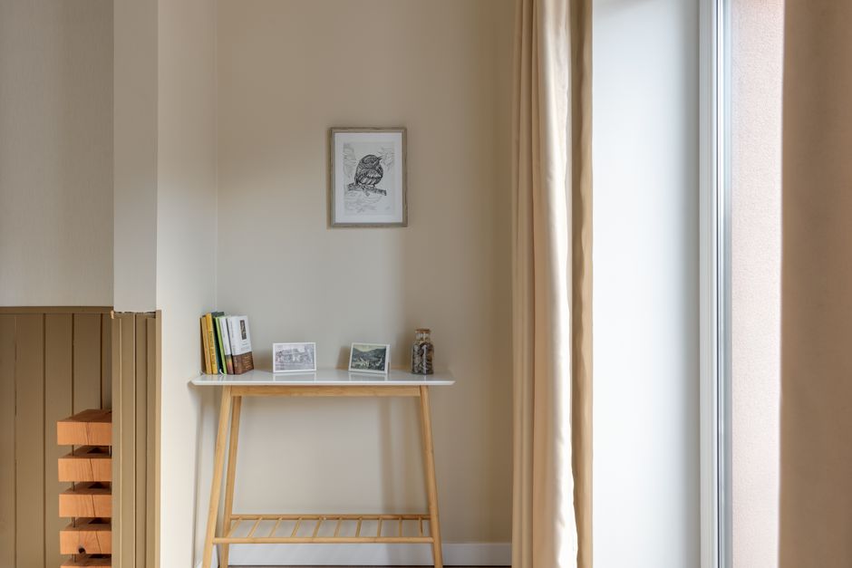 Oak Console for a cozy guest corner — home · Home Decor