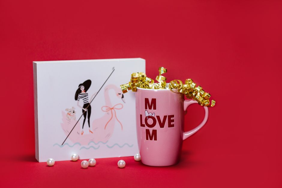 Painted Mug — photo magnet set using air-dry clay — diy-creativity · DIY Gifts