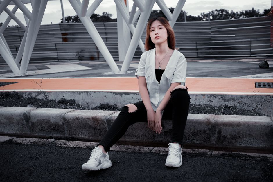 White Sneaker Outfit for a creative break — lifestyle · Fashion