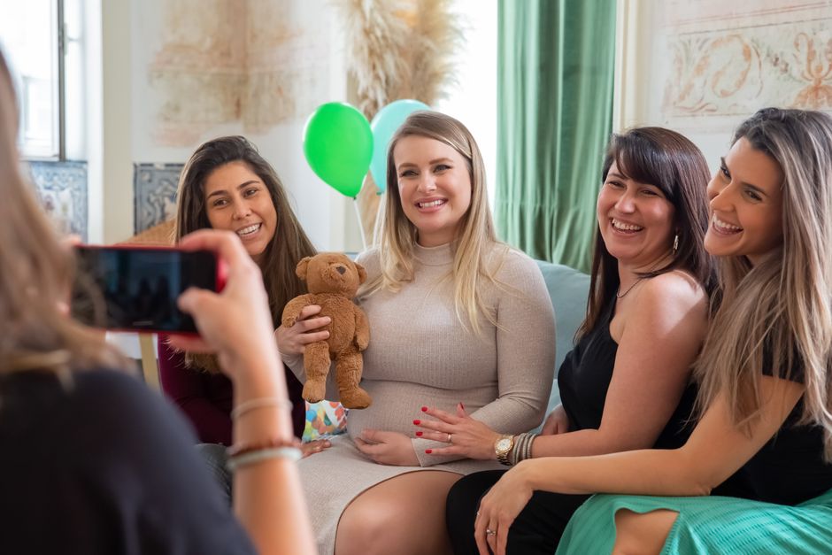 Baby-Photo Guessing Game around a welcome drink — celebrations · Baby Showers
