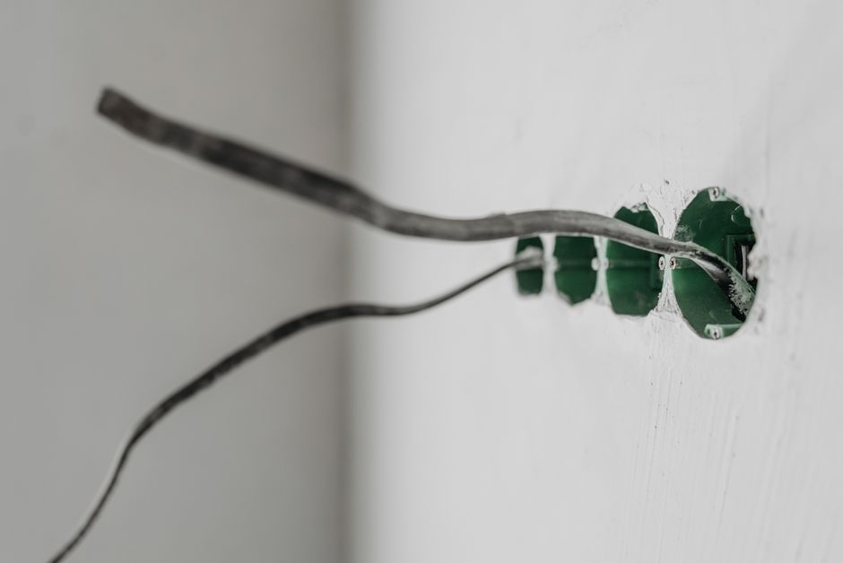 Hidden Cable Route for forgotten dead space — home · Home Hacks