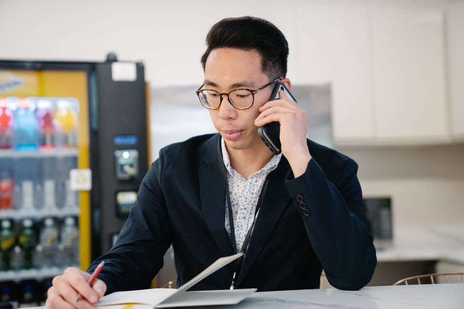 AI-assisted work & career routines worth experimenting with a more intentional device setup — smart-life · Work & Career
