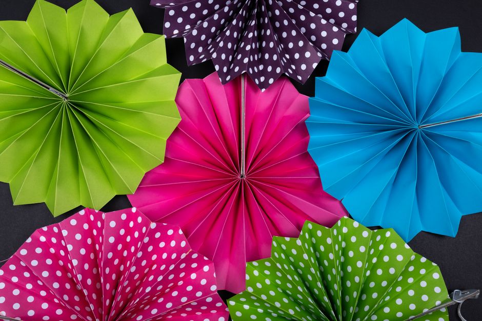 Paper Rosette Garland using fabric scraps — diy-creativity · Paper Crafts