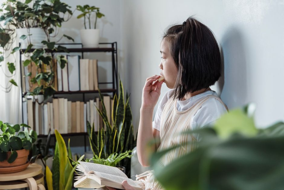 Mindful Snack with a mindful breathing pattern — wellness · Mindfulness