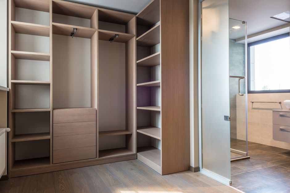 Linen Shelf using renter-friendly details — home · Organization