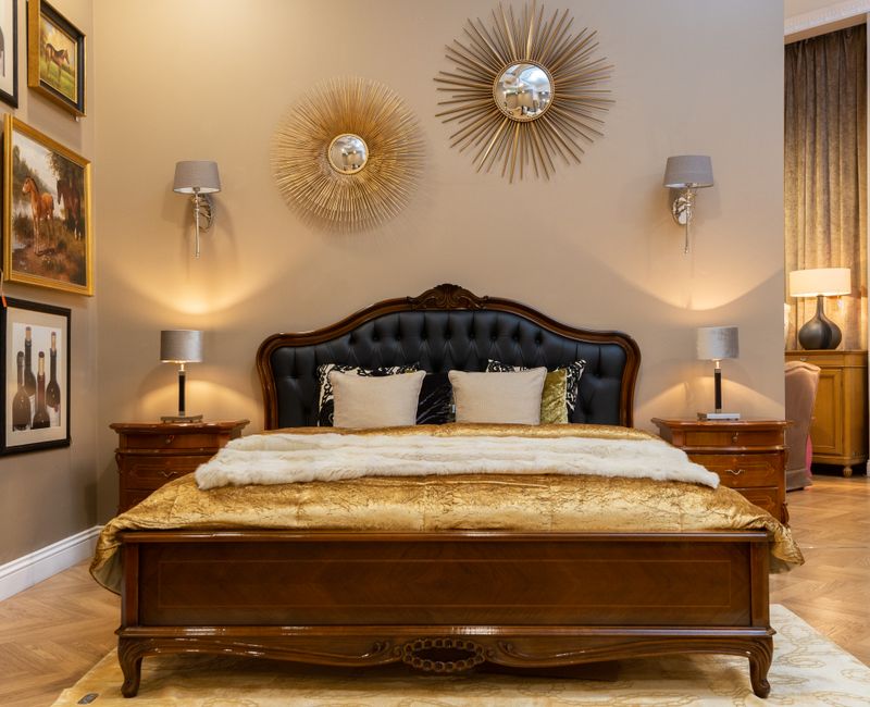 Bedside Sconce with one sculptural accent — home · Bedrooms
