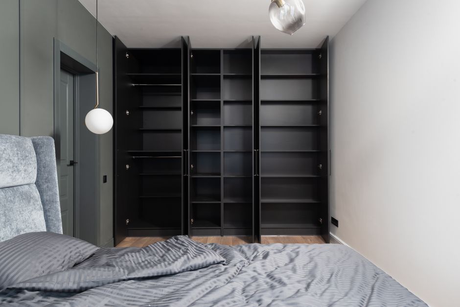 Linen Shelf with a useful styling trick — home · Organization