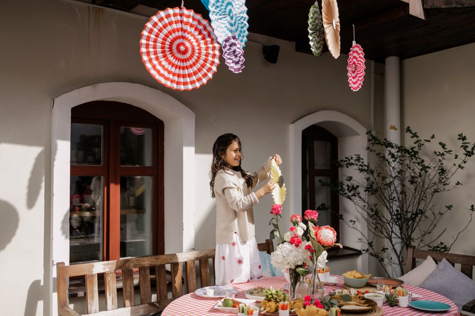 Paper Rosette Garland for a small creative corner — diy-creativity · Paper Crafts