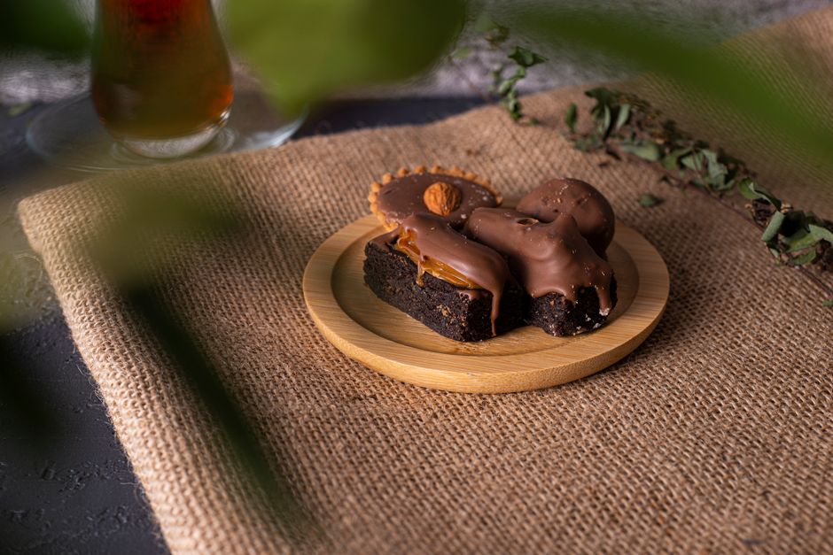 Salted Caramel Brownies for pretty dessert spread — food · Desserts