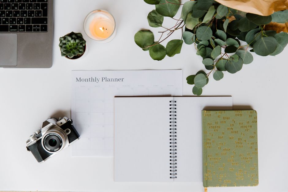 Monthly Photo Journal using leftover materials — diy-creativity · Journaling