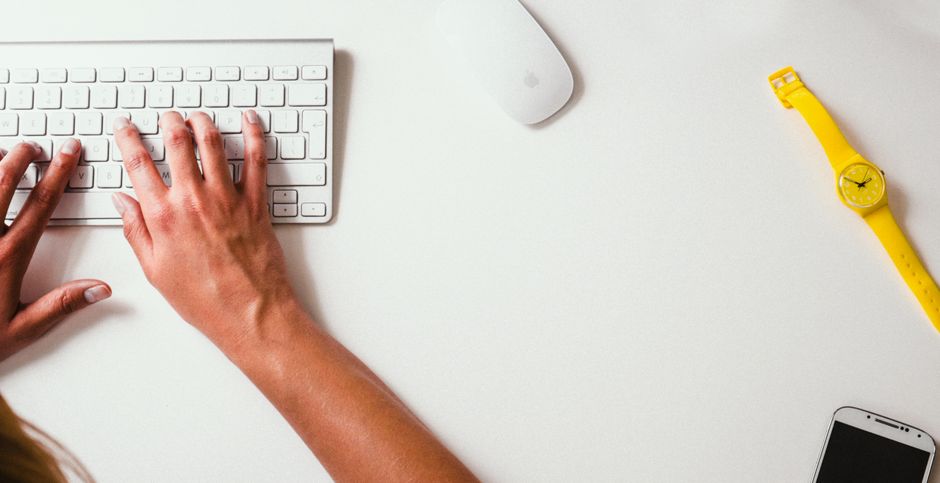 device-organization work & career with a compact gadget setup — smart-life · Work & Career