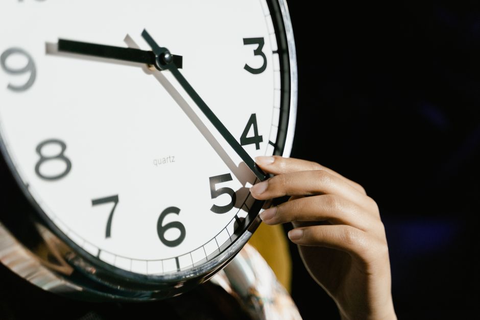 Ten-Minute Tidy with a hydration cue — wellness · Evening Routines