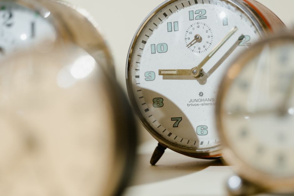Ten-Minute Tidy during a midday reset — wellness · Evening Routines