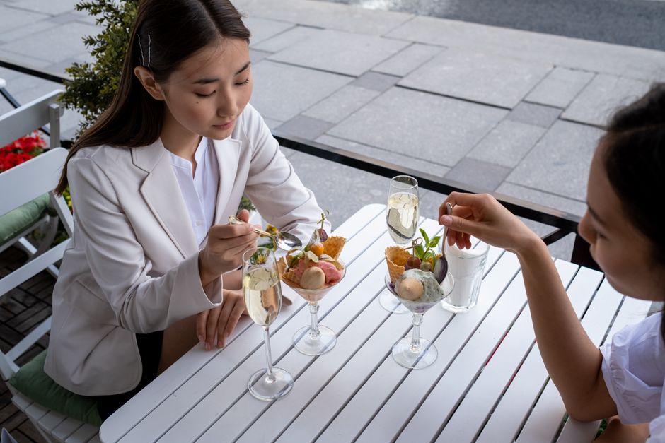 Dessert Tasting with a dress-up element — entertainment · Date Nights