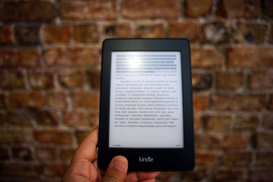 22 E-Reader Stand ideas for a more organized career