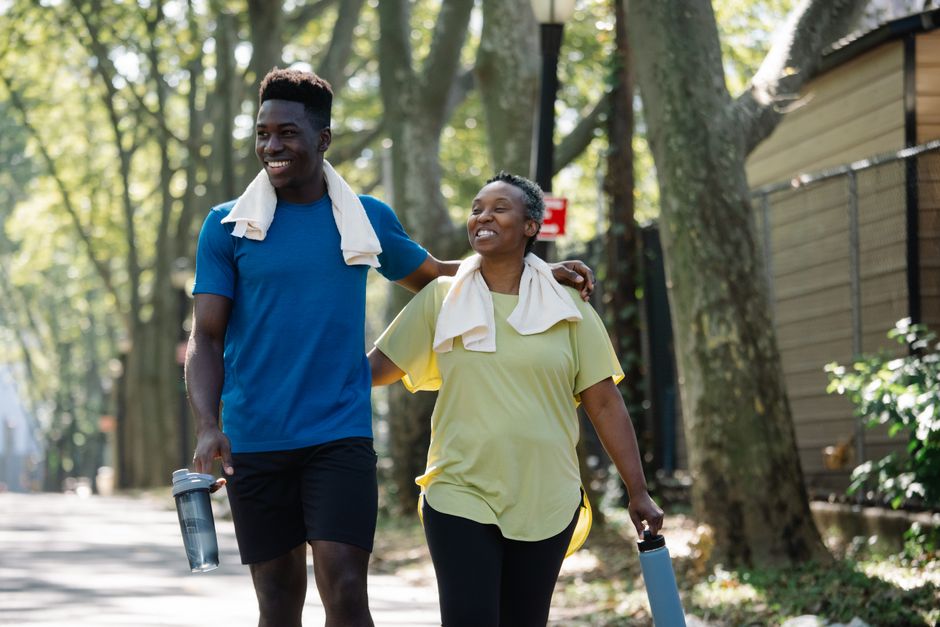 26 food-and-hydration walking & outdoor cues that make healthy habits easier
