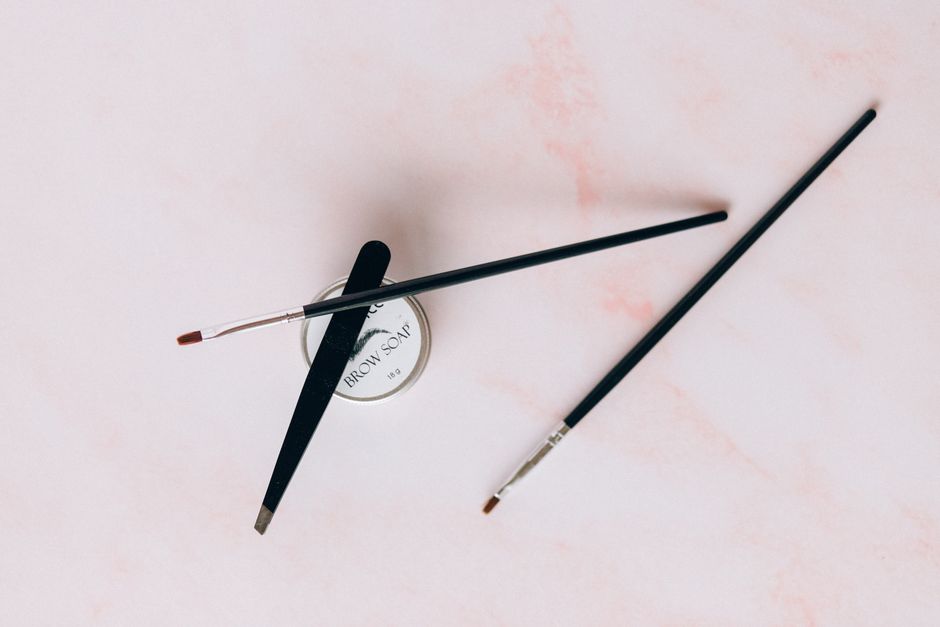 Simple Brow Shaping when you want to reconnect — lifestyle · Beauty