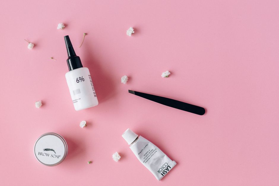 Simple Brow Shaping for a solo afternoon — lifestyle · Beauty
