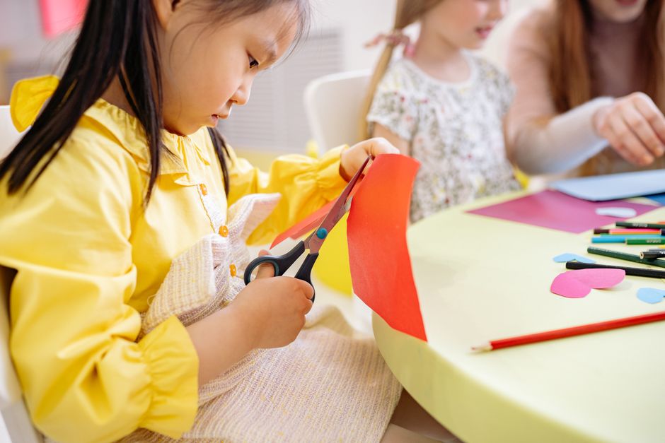 Cut-Paper Portrait using household supplies — diy-creativity · Paper Crafts