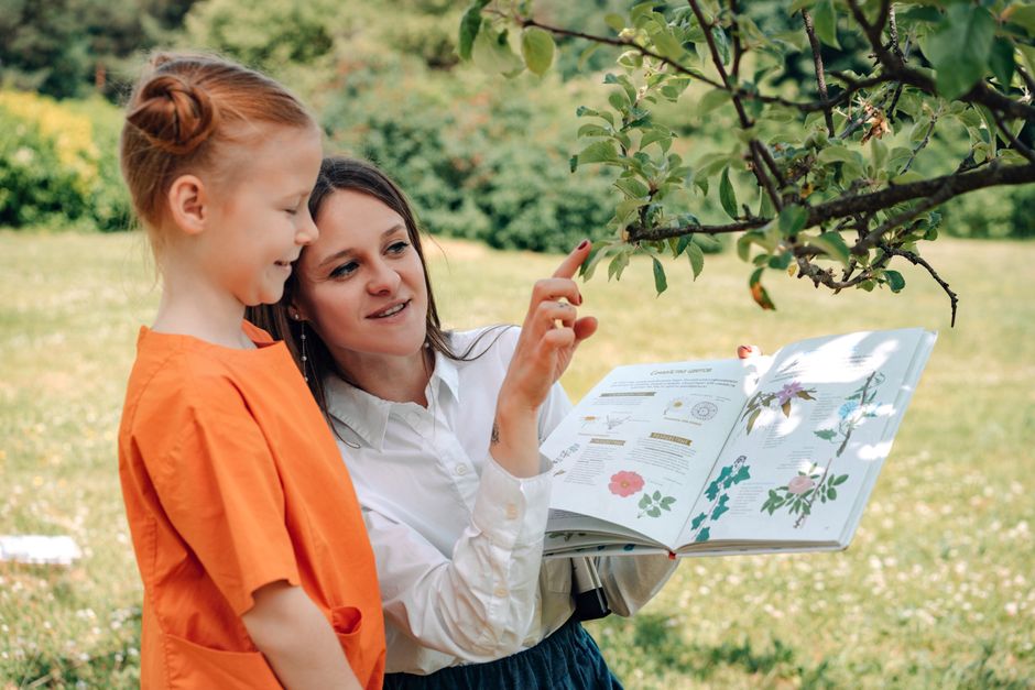 Backyard Nature Hunt for a spontaneous plan — entertainment · Family Fun
