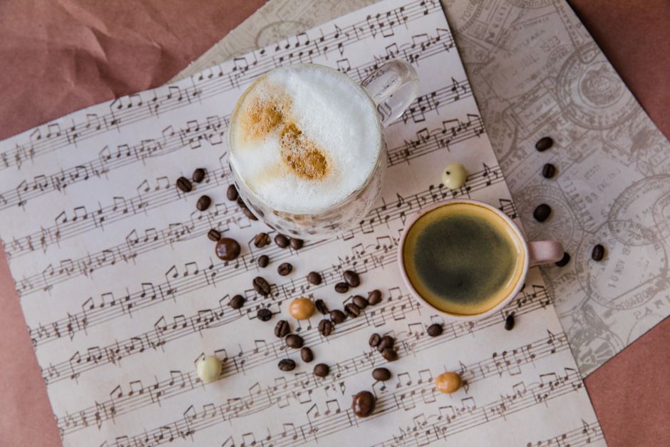 Coffee-Shop Still Life with a hand-painted finish — diy-creativity · Photography