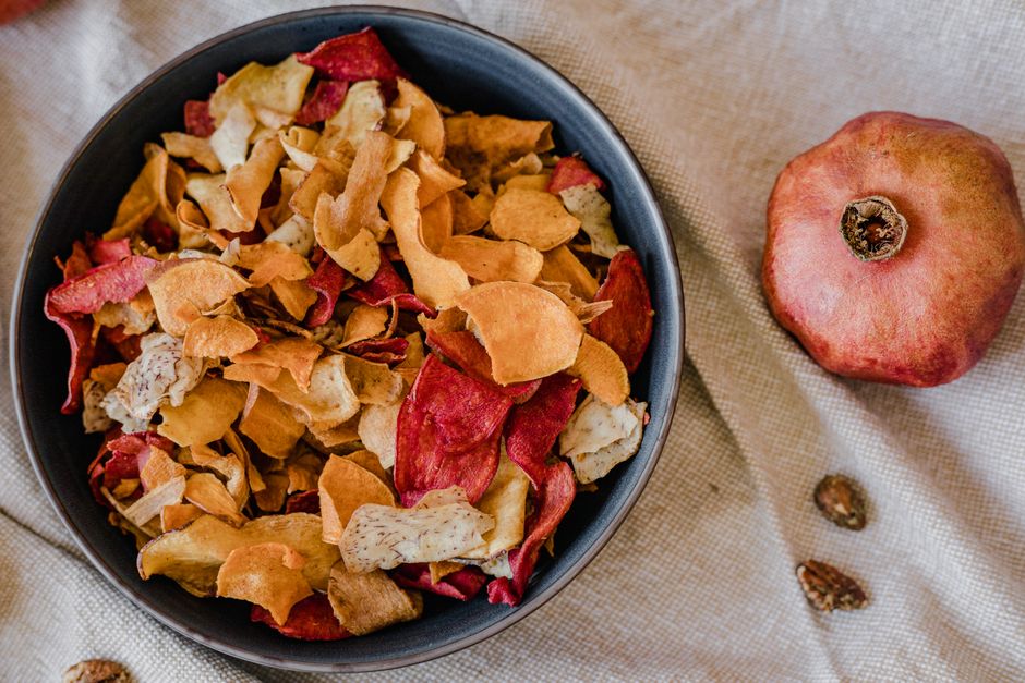 Cinnamon Apple Chips for a movie-night bowl — food · Snacks
