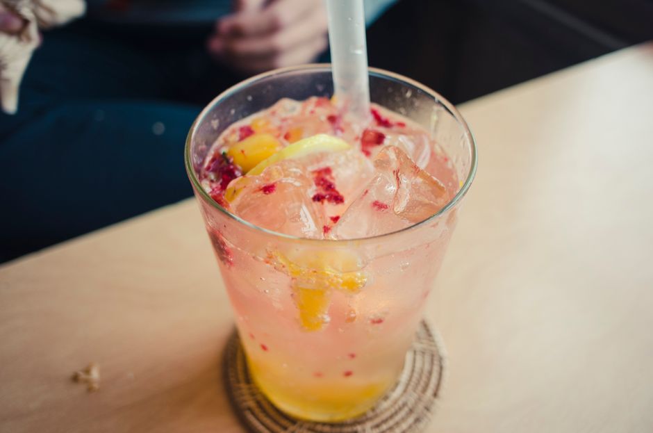 Sparkling Berry Lemonade for water hot afternoons — food · Drinks