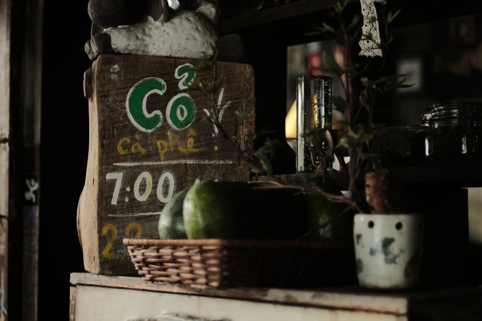 Hand-Painted Sign with a gallery-worthy finish — diy-creativity · Handmade Decor