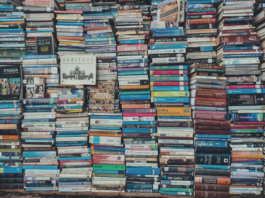 Book Stack using renter-friendly details — home · Living Rooms