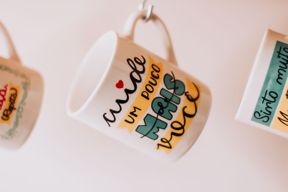 Painted Mug with a gallery-worthy finish — diy-creativity · DIY Gifts