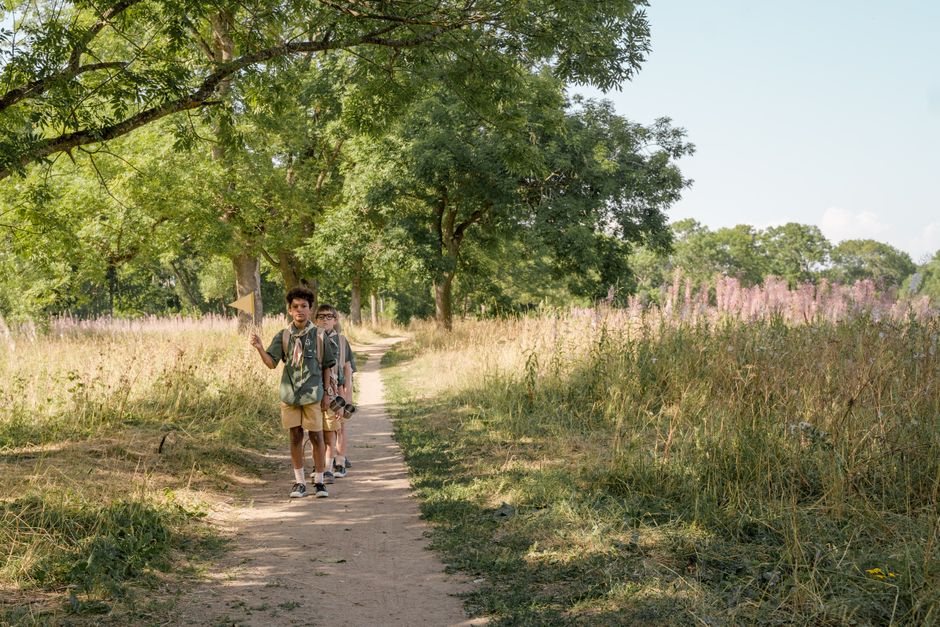 Future-Plans Walk before a busy morning — lifestyle · Relationships