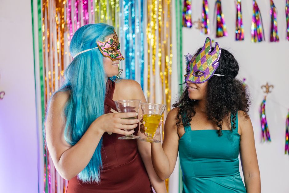 Color-Themed Gathering around a trivia bracket — entertainment · Party Ideas